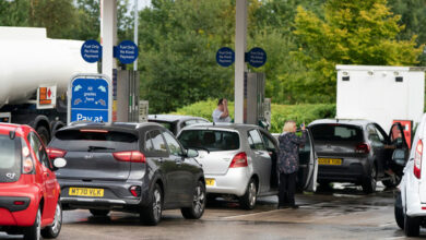 Photo of Британию охватил хаос из-за нехватки бензина: километровые очереди, драки